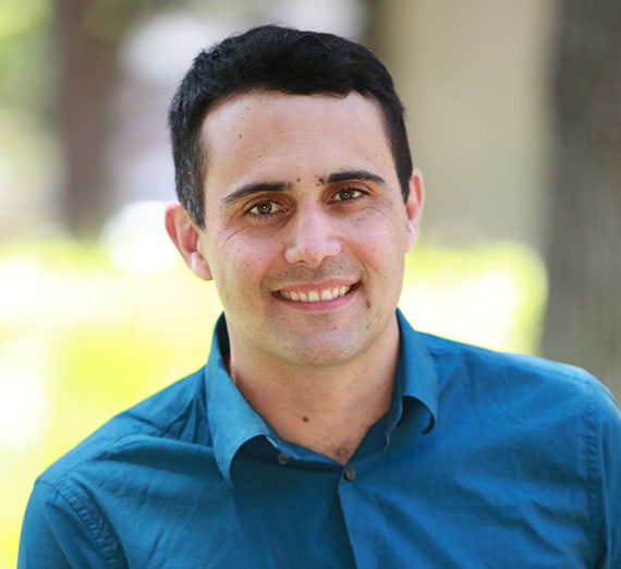 Four students show Order of the Engineer rings through the ceremony ring